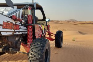 Driving_buggies_in_Dubai_Deserts