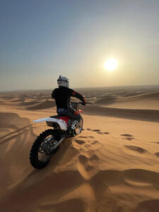 enduro-bike-open-desert-adventure-dubai